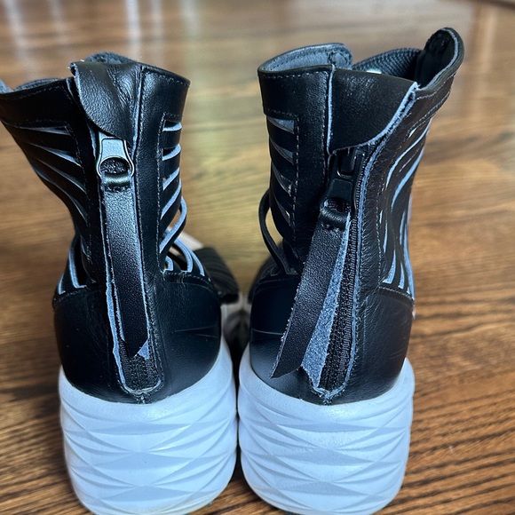 Nike Lunaluron White and Black Wedges - Picture 7 of 7